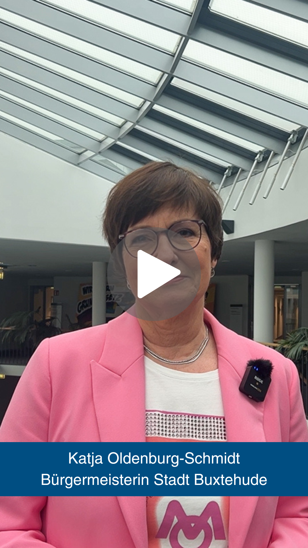 Titelbild zum Grußwort-Video von Buxtehudes Bürgermeisterin Katja Oldenburg-Schmidt.