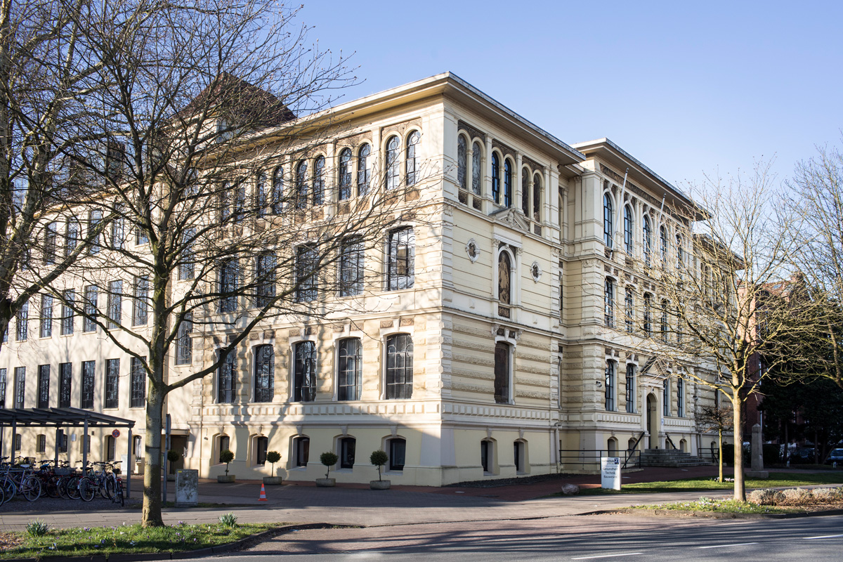 Hauptgebäude der hochschule 21 Hauptgebäude der hochschule 21
